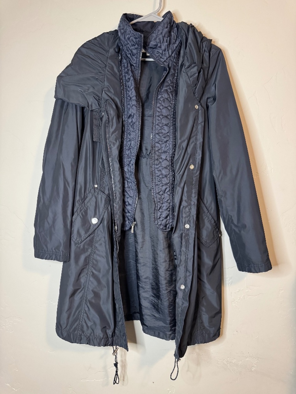 Laundry by Shelli Segal Black and navy rain coat with vest feature inside